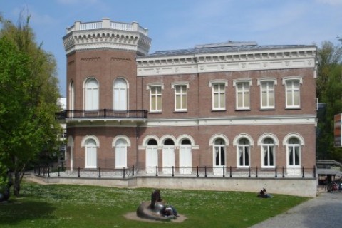 Museum Rotterdam Containing