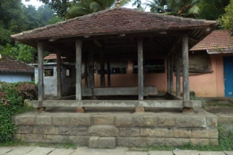 Pujapitiya Dholapihilla Ambalama