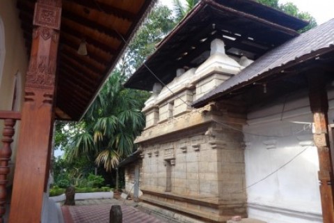 Asgiriya Adahanamaluwa Gedige Vihara