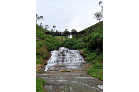Nanu Oya Falls